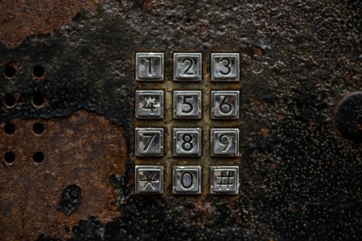 Alphanumeric pager device